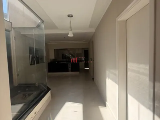 Casa 2 quartos e 3 banheiros, à venda, no bairro Residencial Abussafe em Londrina
