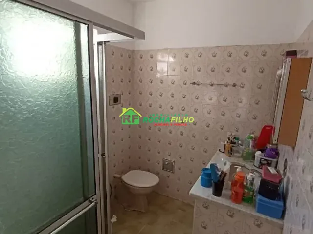 Casa com 300m² 6 quartos e 2 banheiros, à venda, no bairro Nossa Senhora das Graças em Teresina