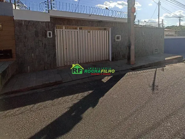 Casa com 300m² 6 quartos e 2 banheiros, à venda, no bairro Nossa Senhora das Graças em Teresina