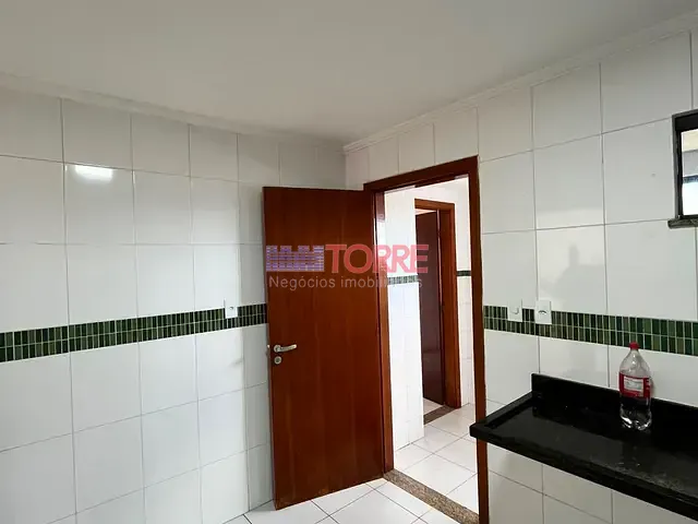 Casa 3 quartos e 3 banheiros, para alugar, no bairro Jardim Savóia em Ilhéus