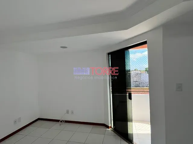 Casa 3 quartos e 3 banheiros, para alugar, no bairro Jardim Savóia em Ilhéus