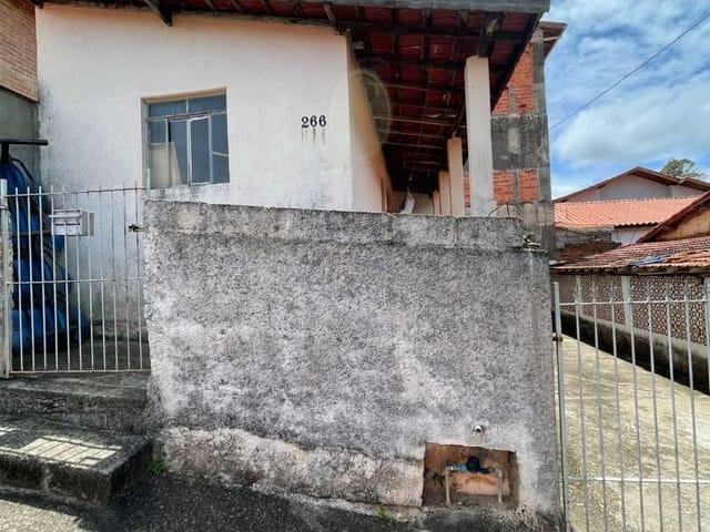 Casa com 270m² 2 quartos e 1 banheiro, à venda, no bairro Centro em Extrema