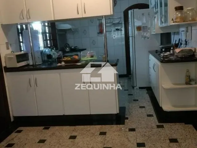 Casa com 275m² 6 quartos e 2 banheiros, à venda, no bairro Bela Vista em Osasco