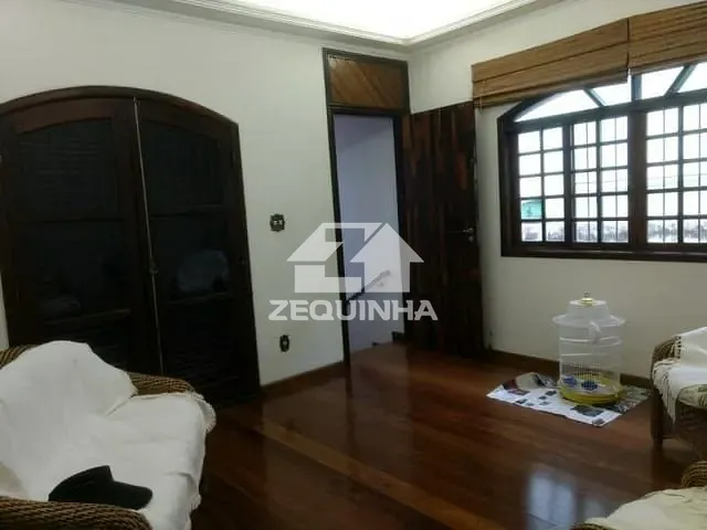 Casa com 275m² 6 quartos e 2 banheiros, à venda, no bairro Bela Vista em Osasco