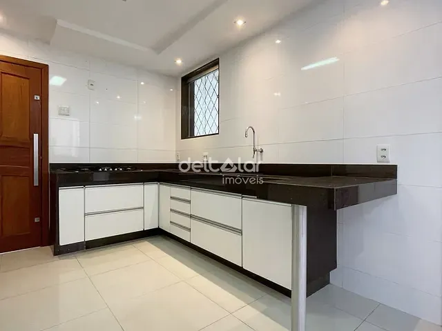 Casa com 190m² 5 quartos e 3 banheiros, à venda, no bairro Planalto em Belo Horizonte