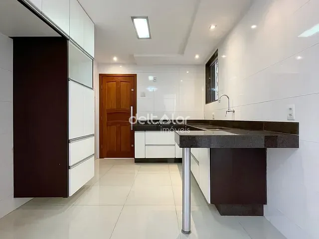 Casa com 190m² 5 quartos e 3 banheiros, à venda, no bairro Planalto em Belo Horizonte