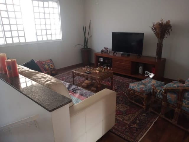 Casa com 360m² 4 quartos e 3 banheiros, à venda ou para alugar, no bairro Urbanova em São José dos Campos