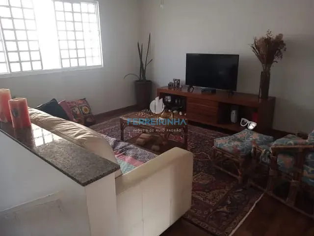 Casa com 360m² 4 quartos e 3 banheiros, à venda ou para alugar, no bairro Urbanova em São José dos Campos