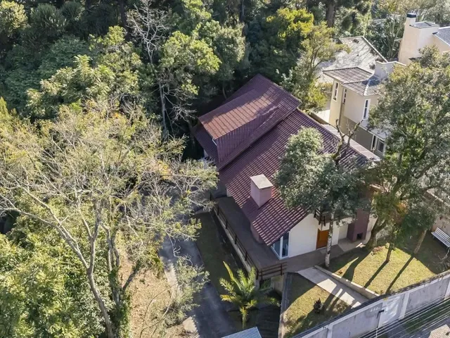 Casa com 766m² 3 quartos e 4 banheiros, à venda, no bairro Campo Comprido em Curitiba