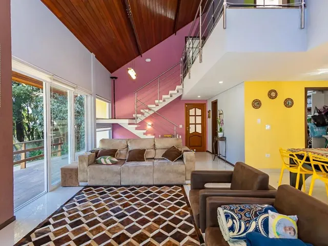 Casa com 766m² 3 quartos e 4 banheiros, à venda, no bairro Campo Comprido em Curitiba