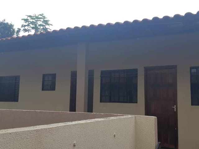 Casa com 70m² 2 quartos e 1 banheiro, para alugar, no bairro Parque Residencial Ana Rosa em Cambé
