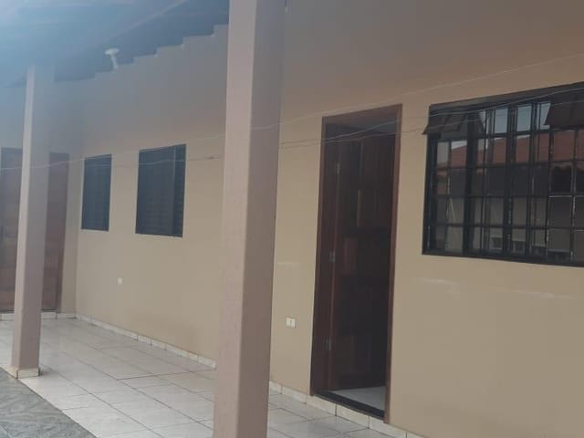 Casa com 70m² 2 quartos e 1 banheiro, para alugar, no bairro Parque Residencial Ana Rosa em Cambé