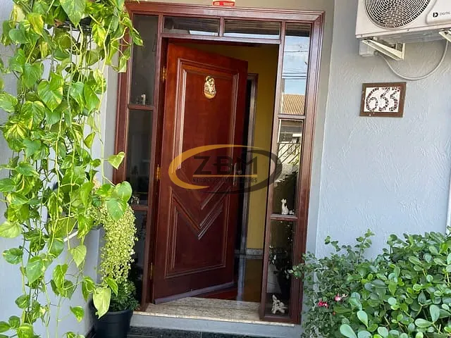Sobrado com 500m² 4 quartos e 5 banheiros, à venda, no bairro Mediterrâneo em Londrina
