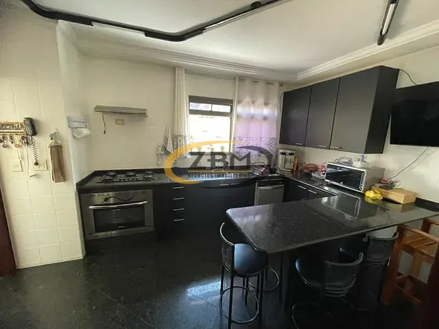 Sobrado com 500m² 4 quartos e 5 banheiros, à venda, no bairro Mediterrâneo em Londrina
