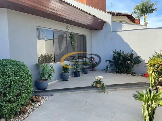 Sobrado com 500m² 4 quartos e 5 banheiros, à venda, no bairro Mediterrâneo em Londrina