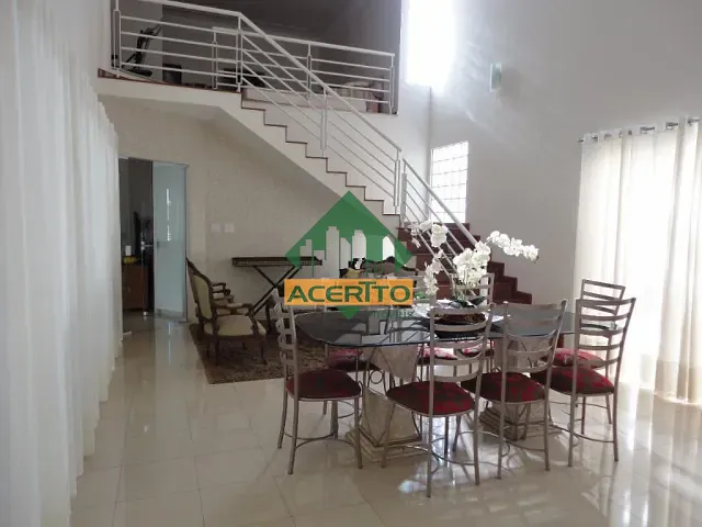 Casa com 525m² 3 quartos e 5 banheiros, à venda, no bairro Aeroporto em Araçatuba