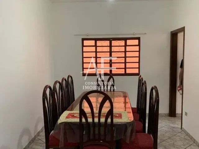 Casa com 250m² 3 quartos e 3 banheiros, à venda, no bairro Parque São Luís em Taubaté