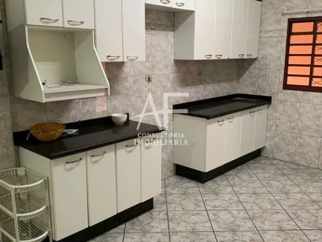 Casa com 250m² 3 quartos e 3 banheiros, à venda, no bairro Parque São Luís em Taubaté