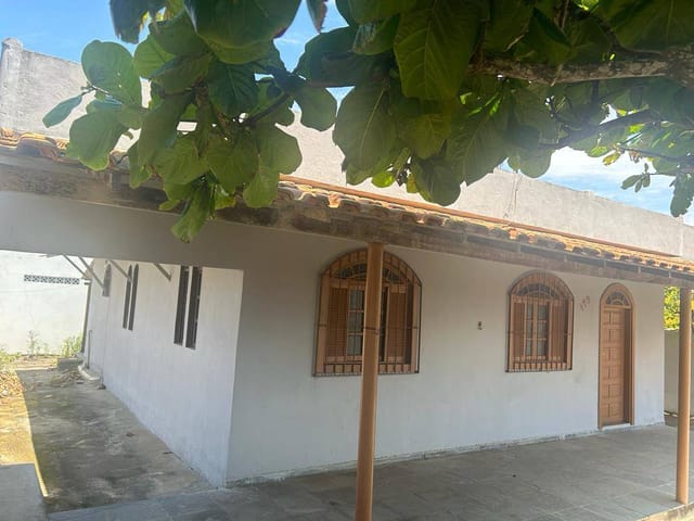 Casa com 340m² 3 quartos e 2 banheiros, à venda, no bairro Sossego em São Francisco de Itabapoana