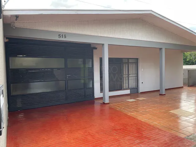 Casa com 600m² 6 quartos e 4 banheiros, à venda, no bairro Centro em Apucarana