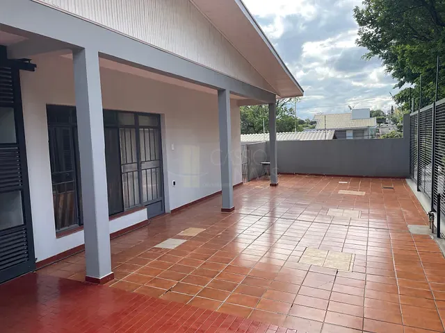 Casa com 600m² 6 quartos e 4 banheiros, à venda, no bairro Centro em Apucarana