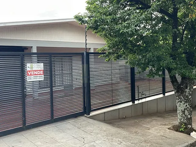 Casa com 600m² 6 quartos e 4 banheiros, à venda, no bairro Centro em Apucarana