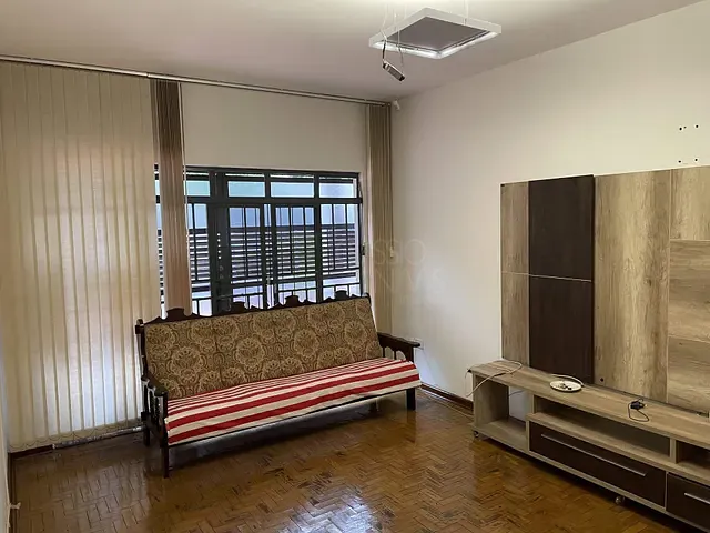 Casa com 600m² 6 quartos e 4 banheiros, à venda, no bairro Centro em Apucarana