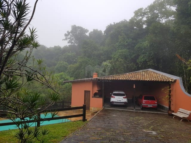 Casa com 1900m², à venda, no bairro Bingen em Petrópolis