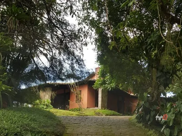 Casa com 1900m², à venda, no bairro Bingen em Petrópolis