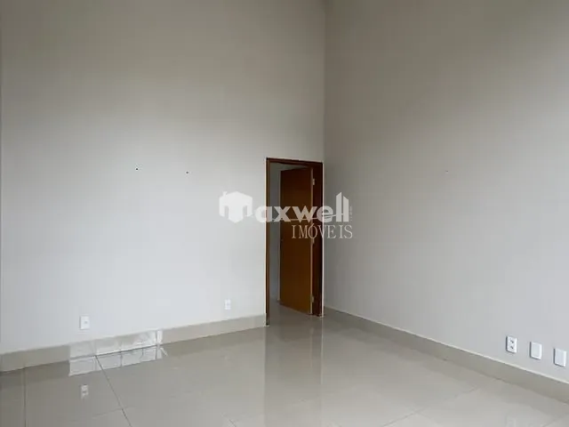 Casa com 220m² 3 quartos e 2 banheiros, à venda, no bairro Jardim Cristalino em Aparecida de Goiânia