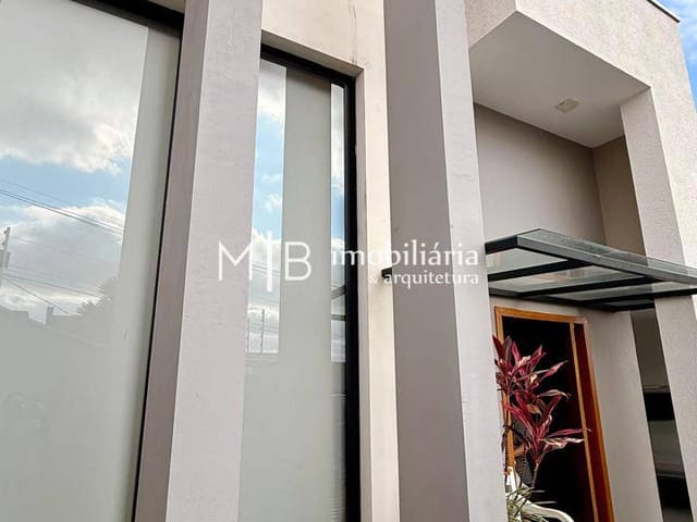 Casa 3 quartos e 2 banheiros, à venda, no bairro Colinas da Serra III em Lavras