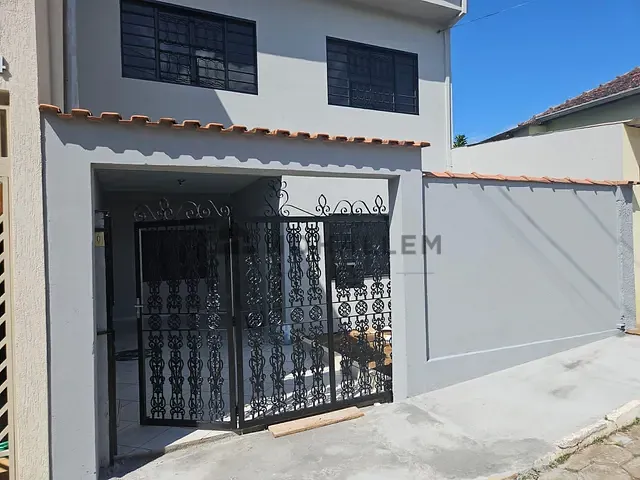Casa 4 quartos e 2 banheiros, à venda, no bairro Centro em Piranguinho