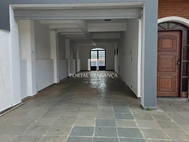 Casa com 300m² 4 quartos e 3 banheiros, à venda, no bairro Jardim Europa em Bragança Paulista