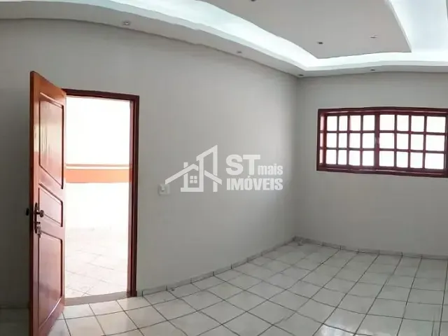 Casa com 207m² 3 quartos e 2 banheiros, à venda, no bairro Centro em Ibitiúra de Minas