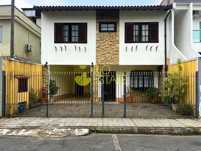 Casa com 247m² 4 quartos e 4 banheiros, à venda, no bairro Saudade em Barra Mansa