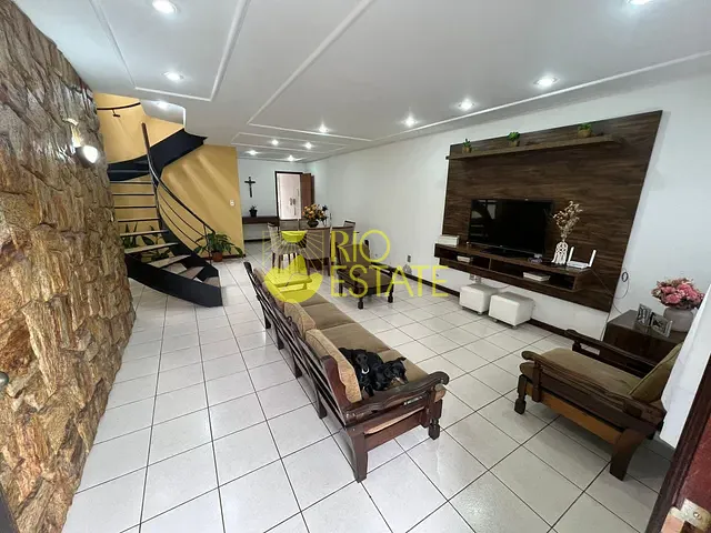 Casa com 247m² 4 quartos e 4 banheiros, à venda, no bairro Saudade em Barra Mansa