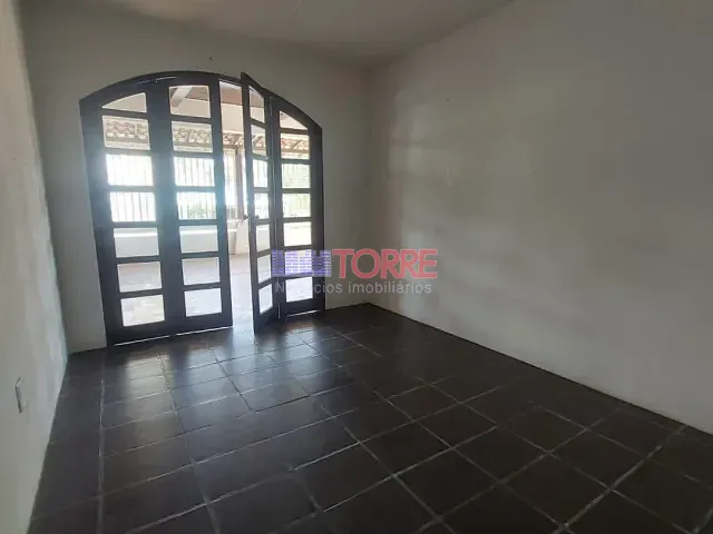 Casa 6 quartos e 4 banheiros, para alugar, no bairro Boa Vista em Ilhéus