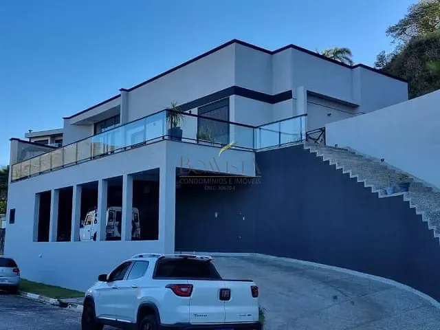 Casa com 1700m² 4 quartos e 4 banheiros, à venda, no bairro Vila Santista em Atibaia