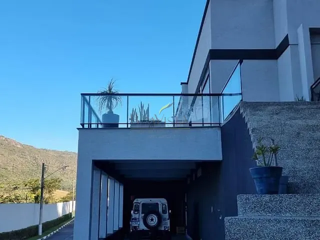 Casa com 1700m² 4 quartos e 4 banheiros, à venda, no bairro Vila Santista em Atibaia