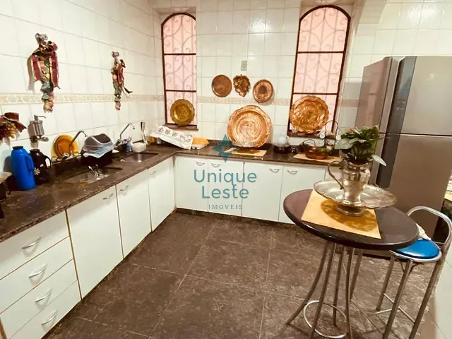 Casa 4 quartos e 5 banheiros, à venda, no bairro Sagrada Família em Belo Horizonte