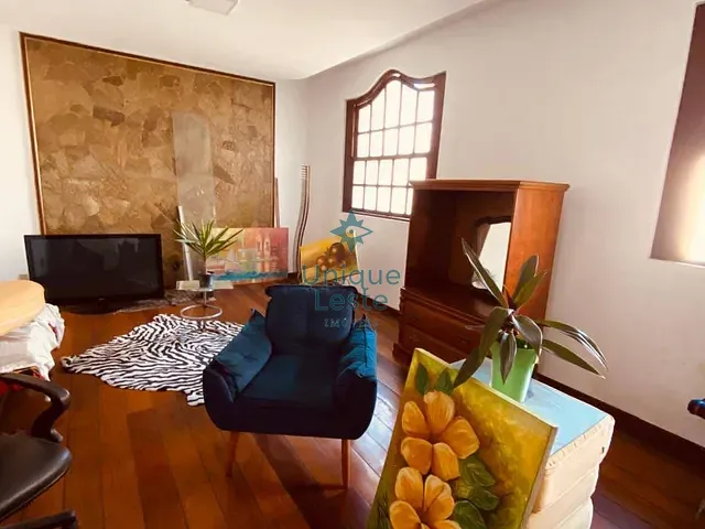 Casa 4 quartos e 5 banheiros, à venda, no bairro Sagrada Família em Belo Horizonte