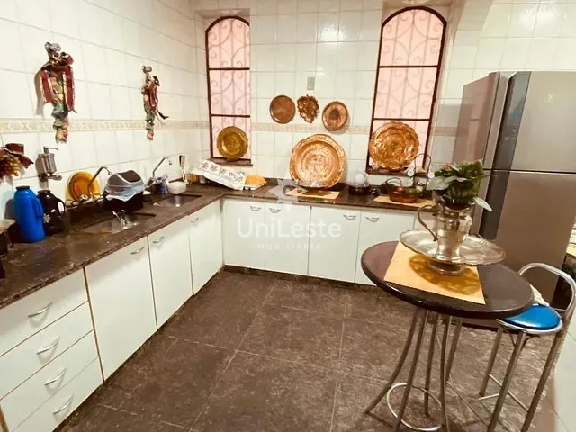 Casa 4 quartos e 5 banheiros, à venda, no bairro Sagrada Família em Belo Horizonte