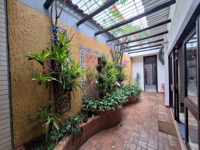 Casa com 740m² 3 quartos e 4 banheiros, disponível, no bairro Centro em Cataguases