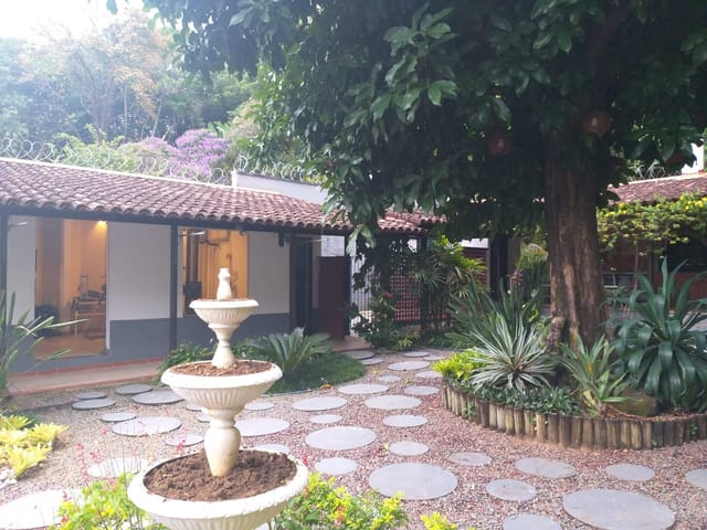 Casa com 740m² 3 quartos e 4 banheiros, disponível, no bairro Centro em Cataguases