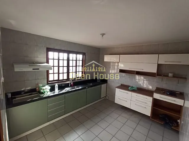 Casa com 202m² 4 quartos e 3 banheiros, à venda, no bairro Jardim Belvedere em Volta Redonda