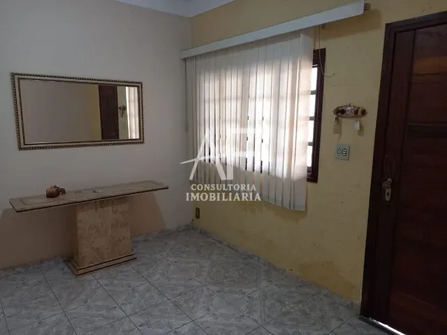 Casa com 268m² 6 quartos e 7 banheiros, à venda, no bairro Jardim Russi em Taubaté