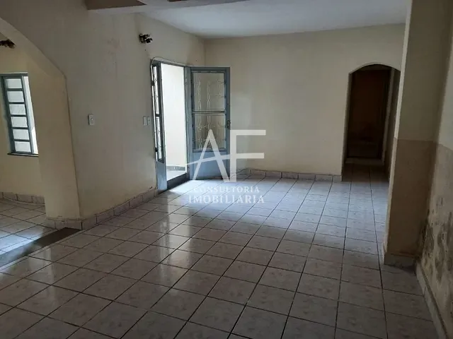 Casa com 268m² 6 quartos e 7 banheiros, à venda, no bairro Jardim Russi em Taubaté