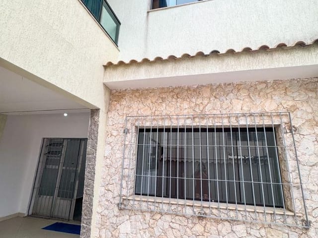 Casa com 160m² 2 quartos e 2 banheiros, à venda, no bairro Centro em Macaé