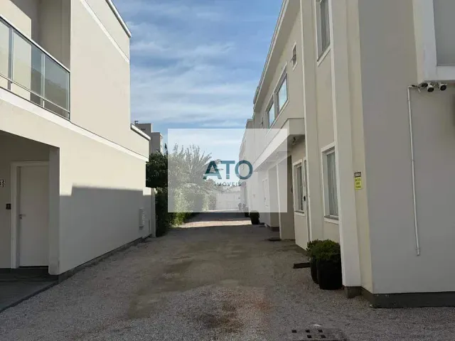 Casa 2 quartos e 2 banheiros, para alugar, no bairro Centro em Tijucas
