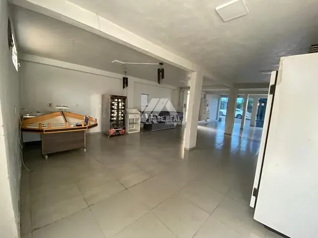 Casa com 330m², à venda ou para alugar, no bairro Industrial em Guarapuava